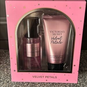 Victoria's Secret Velvet Petals Set - Pink and Gold